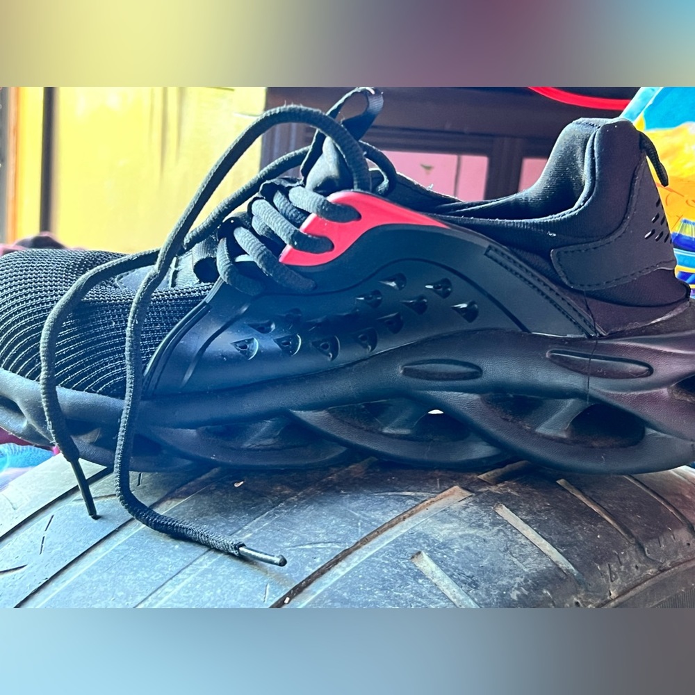 Men’s steel toed sneakers size 10